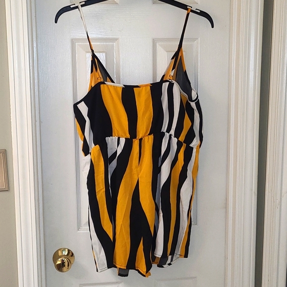 Black, yellow and white romper - Picture 2 of 2
